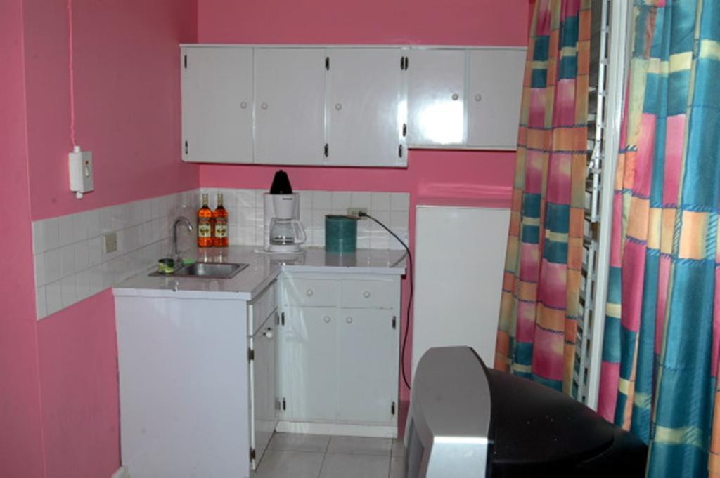 Our Past Time Hotel نيغريل الغرفة الصورة
